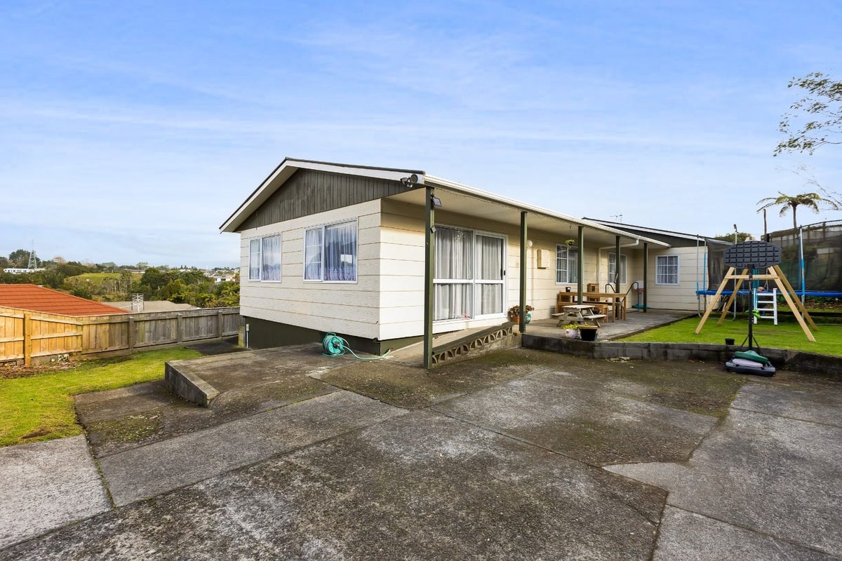 9A Ballantrae Place, Highlands Park, New Plymouth - Carousel 1