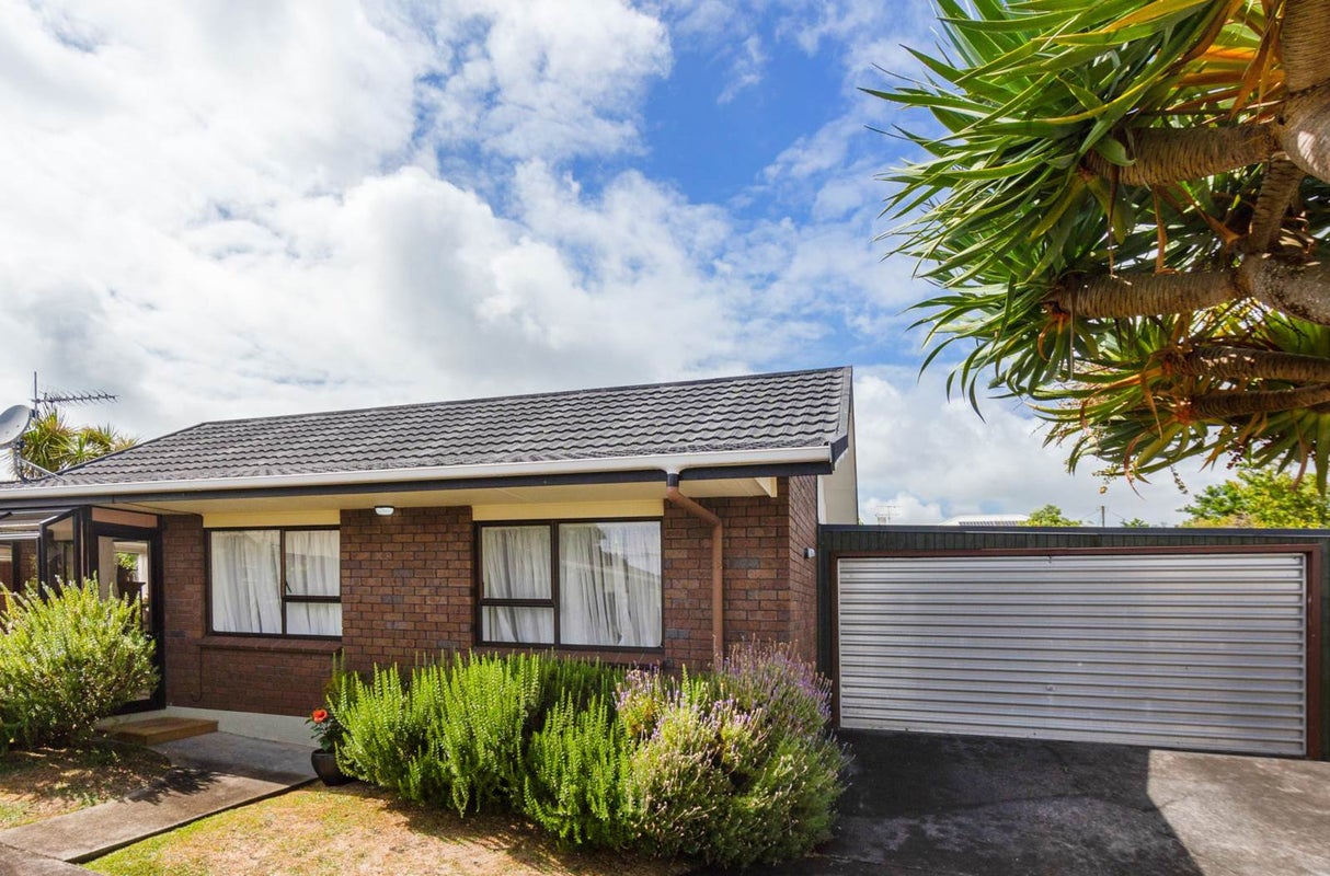 2/10 Corrella Road, Belmont, Auckland - Carousel 18