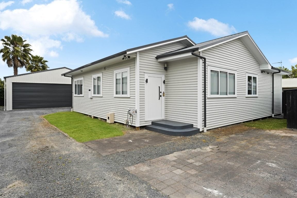 8 Matai Street, Maeroa, Hamilton - Carousel 1