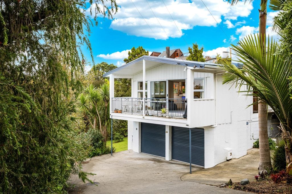 62 Peter Terrace, Castor Bay, Auckland - Carousel 1