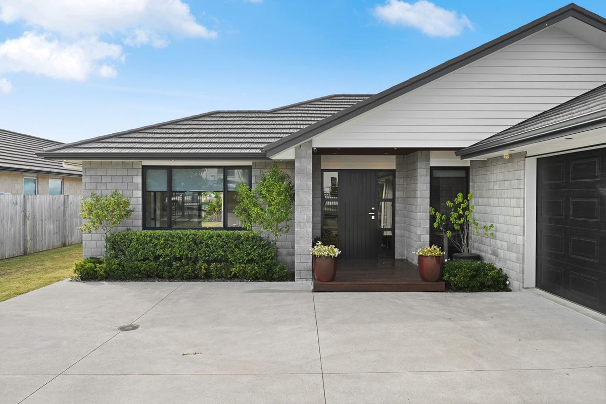 8 Paiaka Place, Rototuna North, Hamilton - Carousel 25