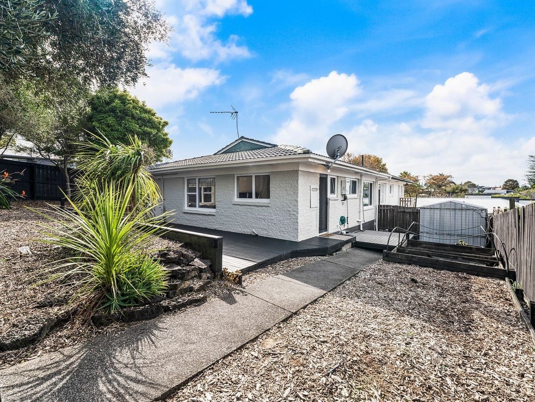 1/1 Broadview Place, Howick, Auckland - Carousel 2