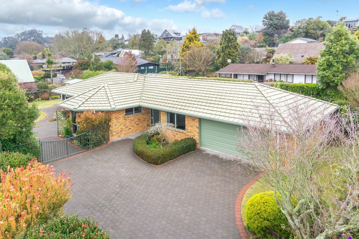 12 Fairburn Place, Leamington, Cambridge - Carousel 19