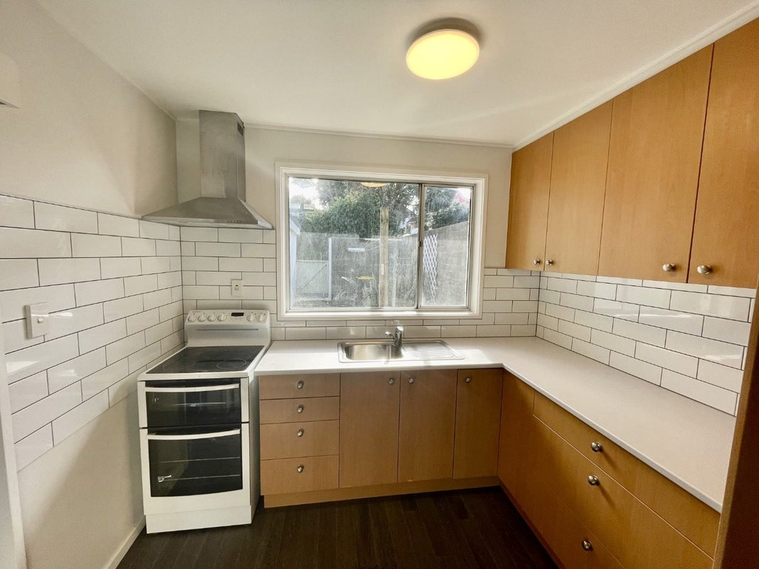 1/7 Rangitane Street, Maupuia, Wellington - Carousel 1