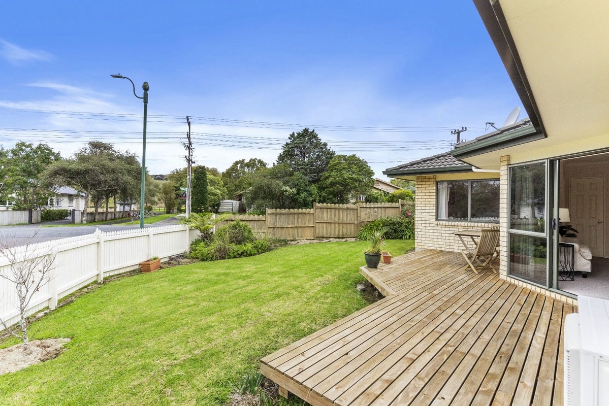 1 Cabeleigh Drive, Helensville, Helensville - Carousel 18