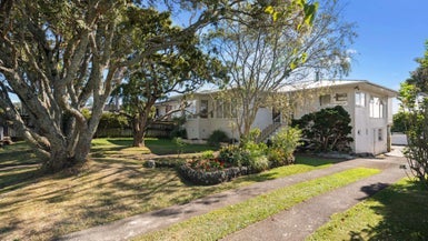 23 Bradbury Road, Botany Downs, Auckland - Carousel 1