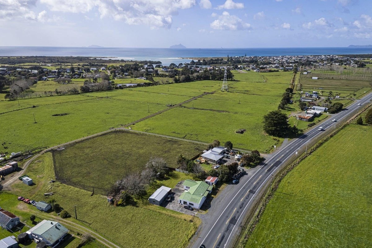2725 State Highway 1, Whangarei - Carousel 1