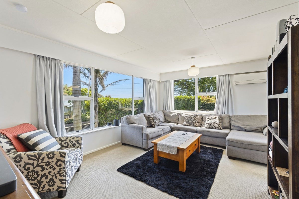 29 Barrett Street, Westown, New Plymouth - Carousel 2