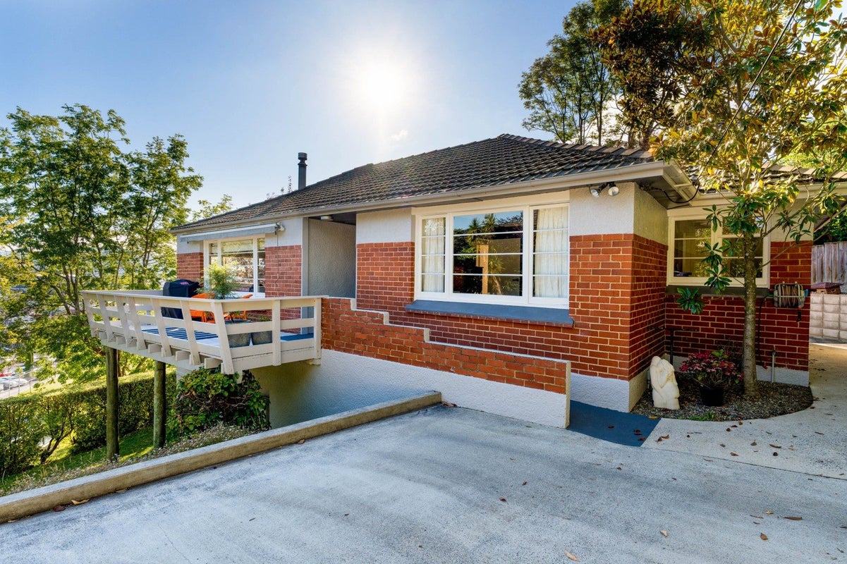 45 Easther Crescent, Kew, Dunedin - Carousel 1