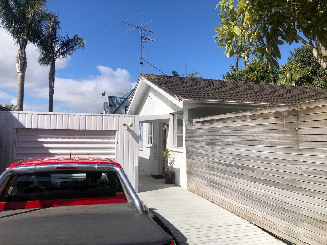 2/12 Kingsway, Three Kings, Auckland - Carousel 8