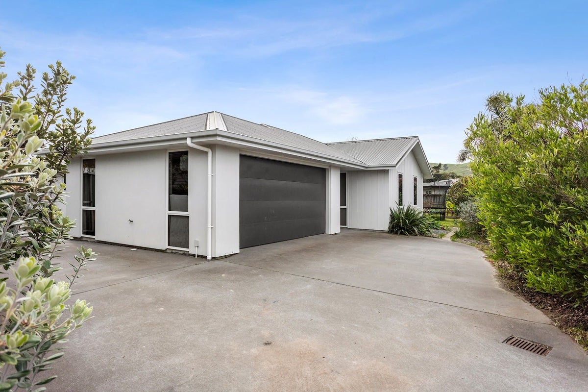 6 Hamilton Drive, Wainui, Gisborne - Carousel 2