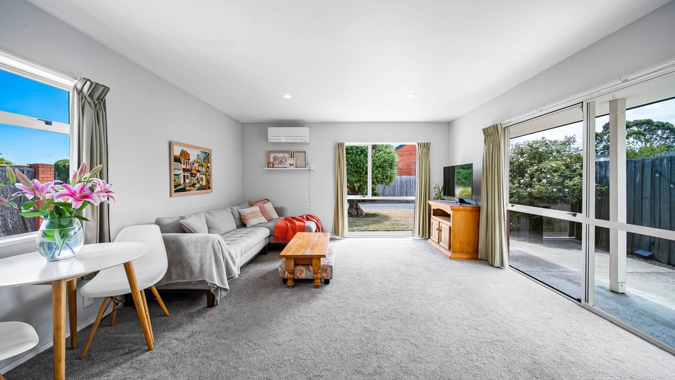 35 Cardigan Bay Place, Addington, Christchurch - Carousel 2