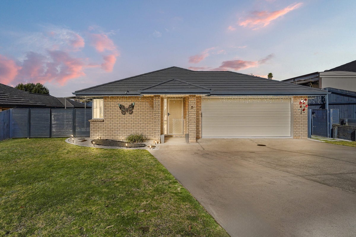 50 Fairfax Crescent, Pyes Pa, Tauranga - Carousel 1