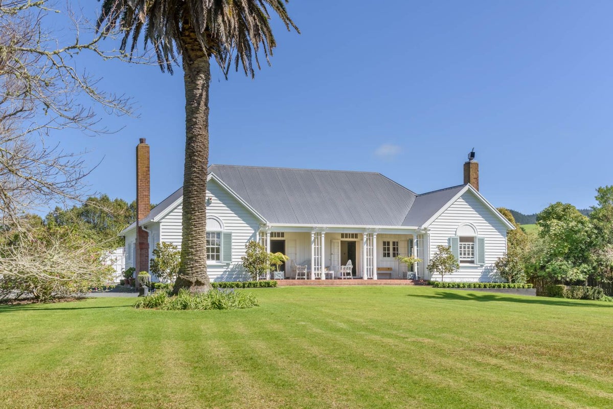 801 South Head Road, South Head, Helensville - Carousel 1