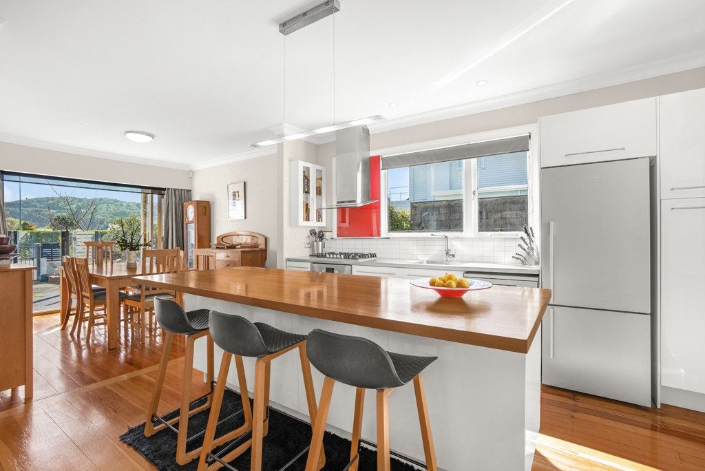 8 Bellevue Road, Woburn, Lower Hutt - Carousel 2