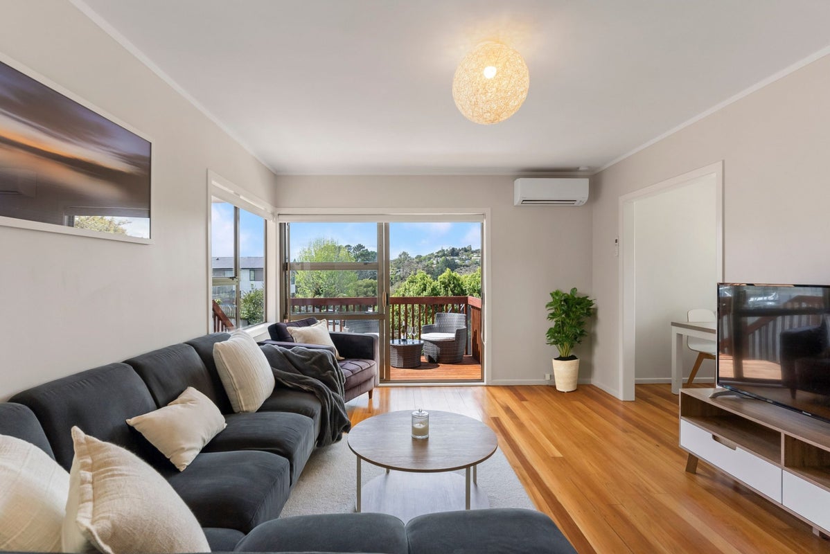11 O'Donn Avenue, Beach Haven, Auckland - Carousel 1