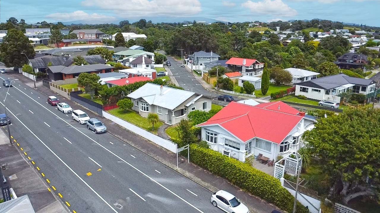 12 Mangorei Road, Strandon, New Plymouth - Carousel 12