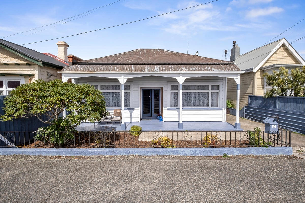 27 Bellona Street, Saint Kilda, Dunedin - Carousel 1