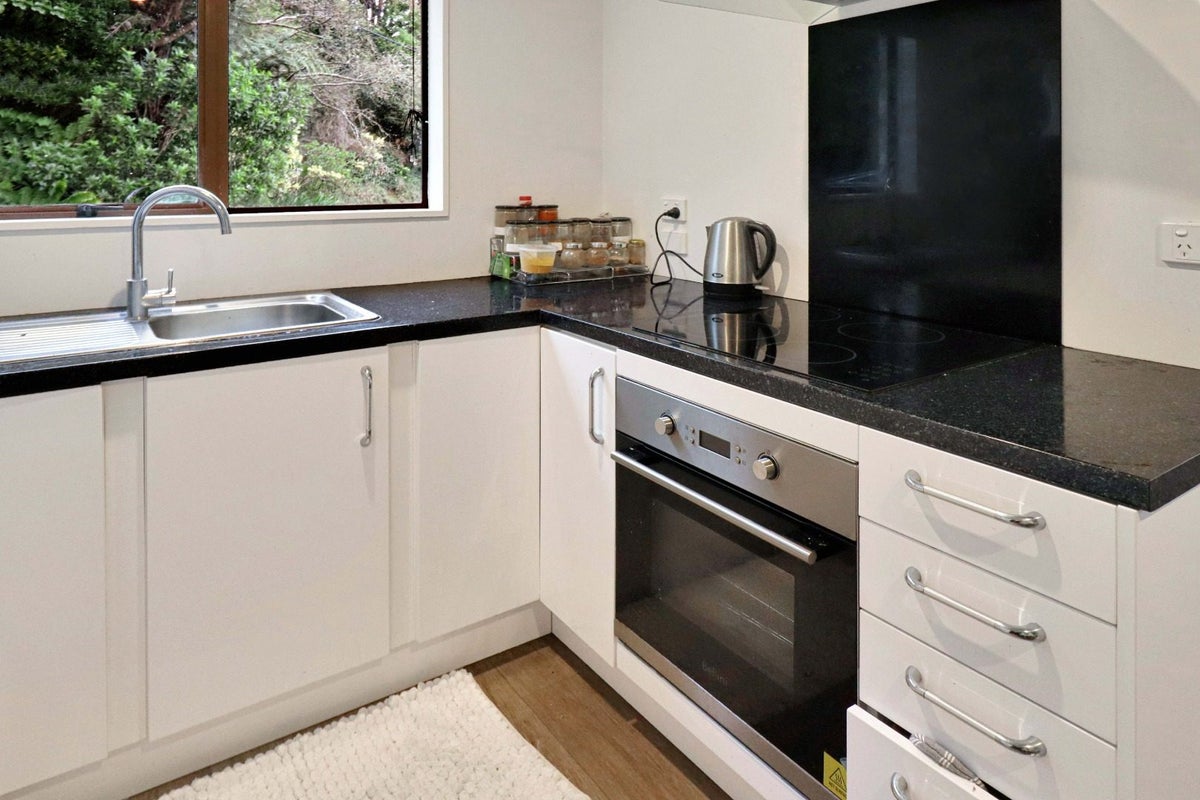 12 Crawford grove, Naenae, Lower Hutt - Carousel 2