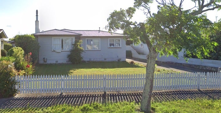 8 Ellesmere Crescent, Highbury, Palmerston North - Carousel 1