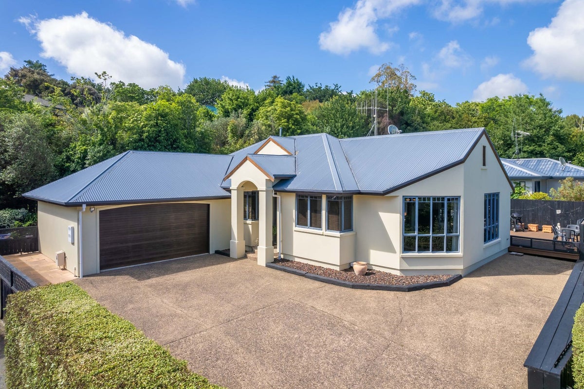 31 Aloma Way, Glenview, Hamilton - Carousel 1