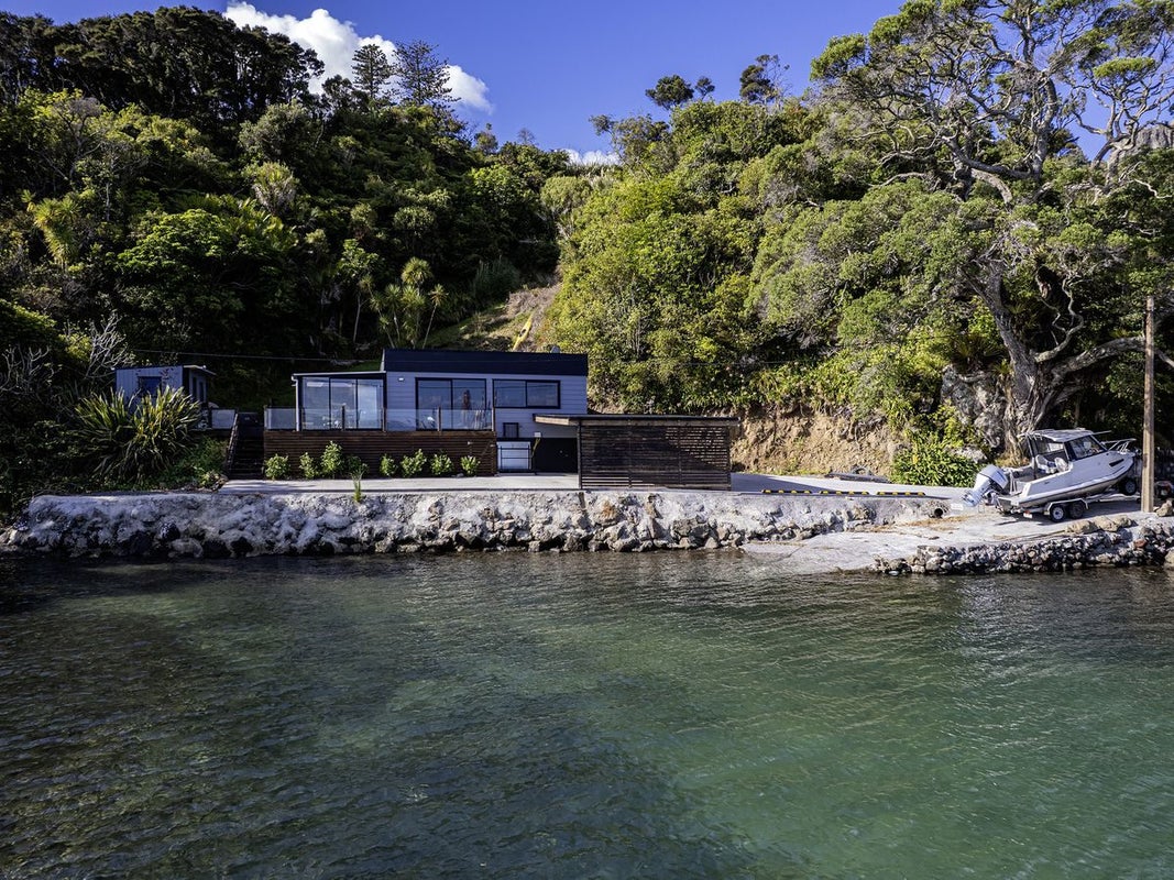 126 Reotahi Road, Whangarei Heads - Carousel 1