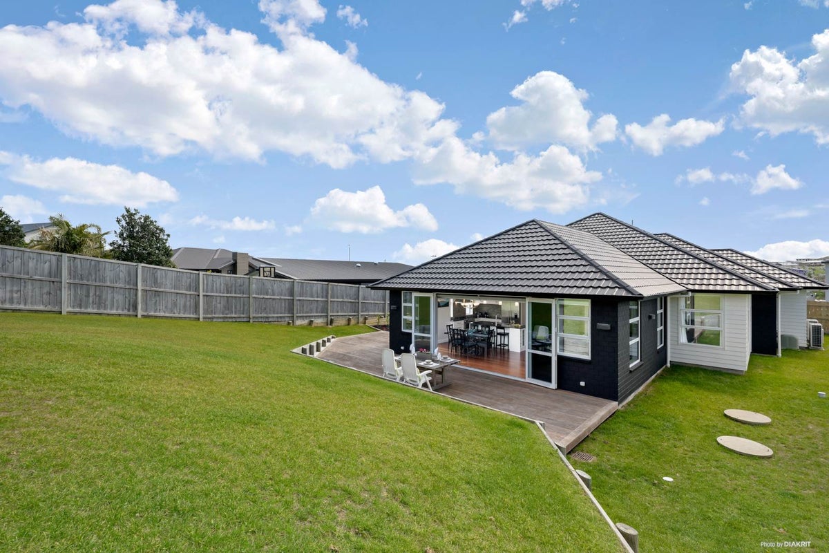 17 Kahawairahi Drive, Beachlands, Auckland - Carousel 1