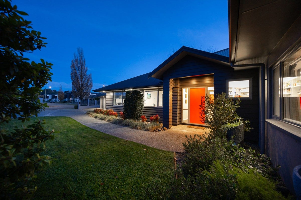 3 Riverstone Grove, Hokowhitu, Palmerston North - Carousel 2