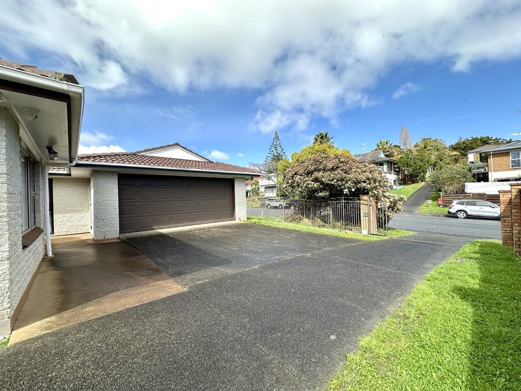 83 Velma Road, Hillcrest, Auckland - Carousel 2