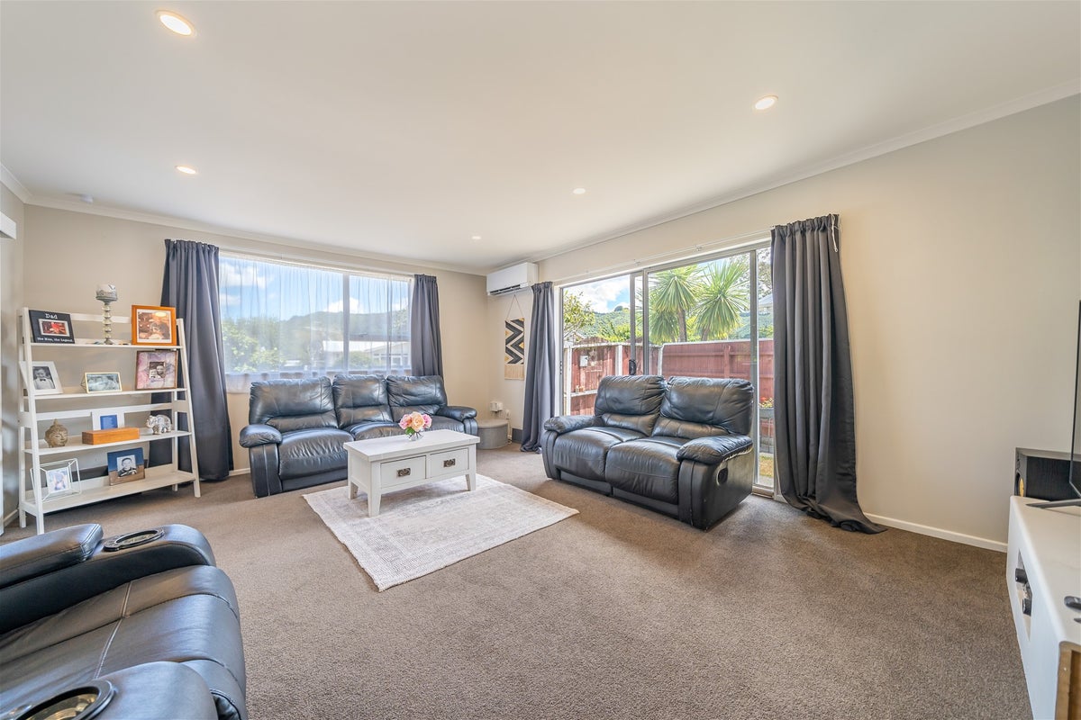 20 Shanly Street, Brown Owl, Upper Hutt - Carousel 2