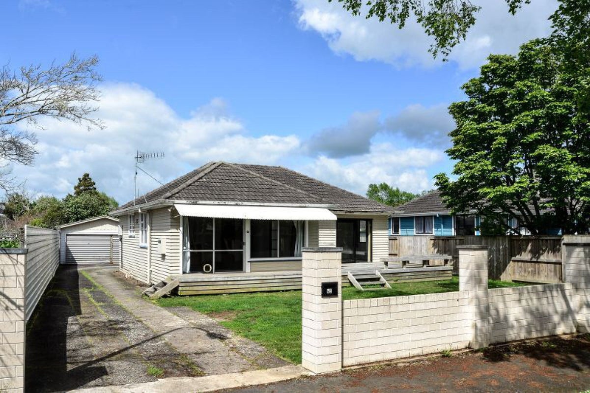 42 Montgomery Crescent, Bader, Hamilton - Carousel 2