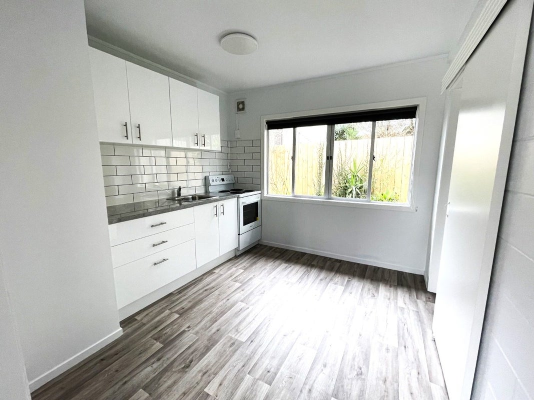 1/29 Arlette Place, Massey, Auckland - Carousel 1
