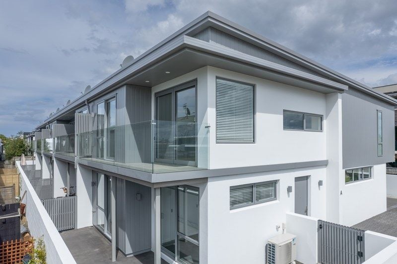 16 Tawa Street, Aria - Carousel 1
