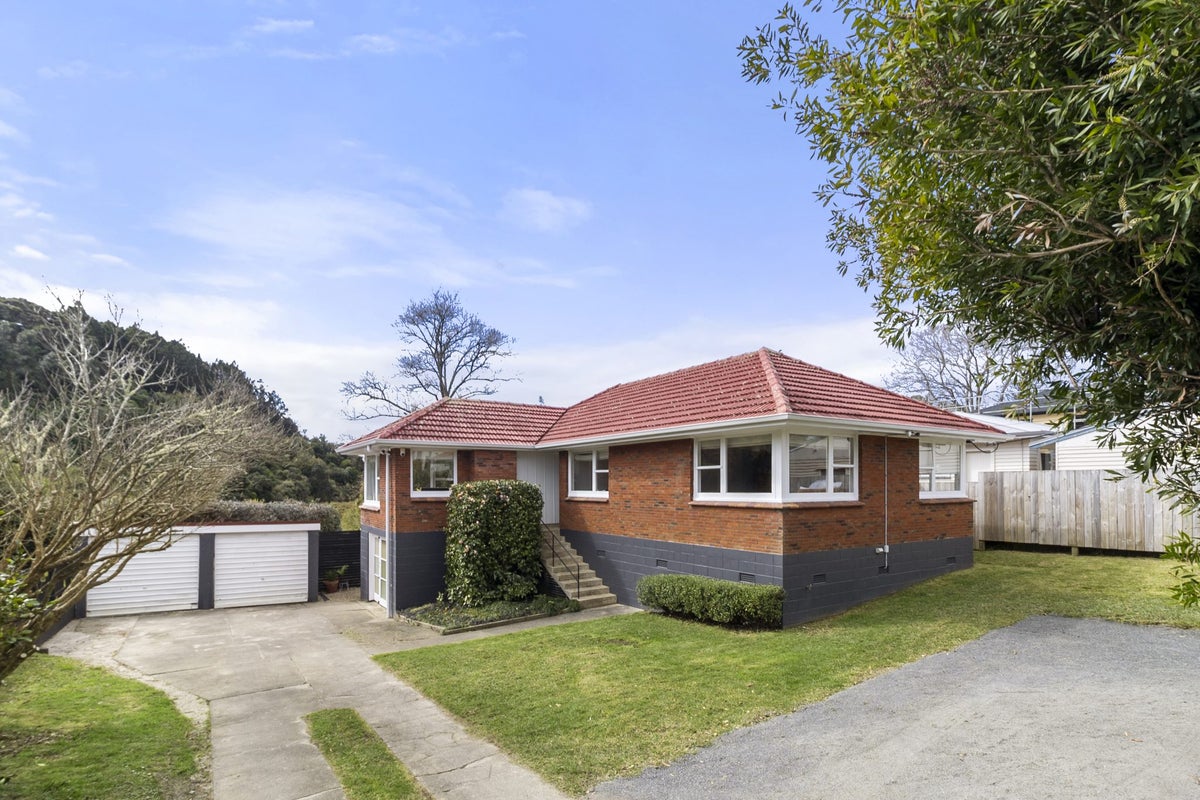 26 Lowtherhurst Road, Massey, Auckland - Carousel 2