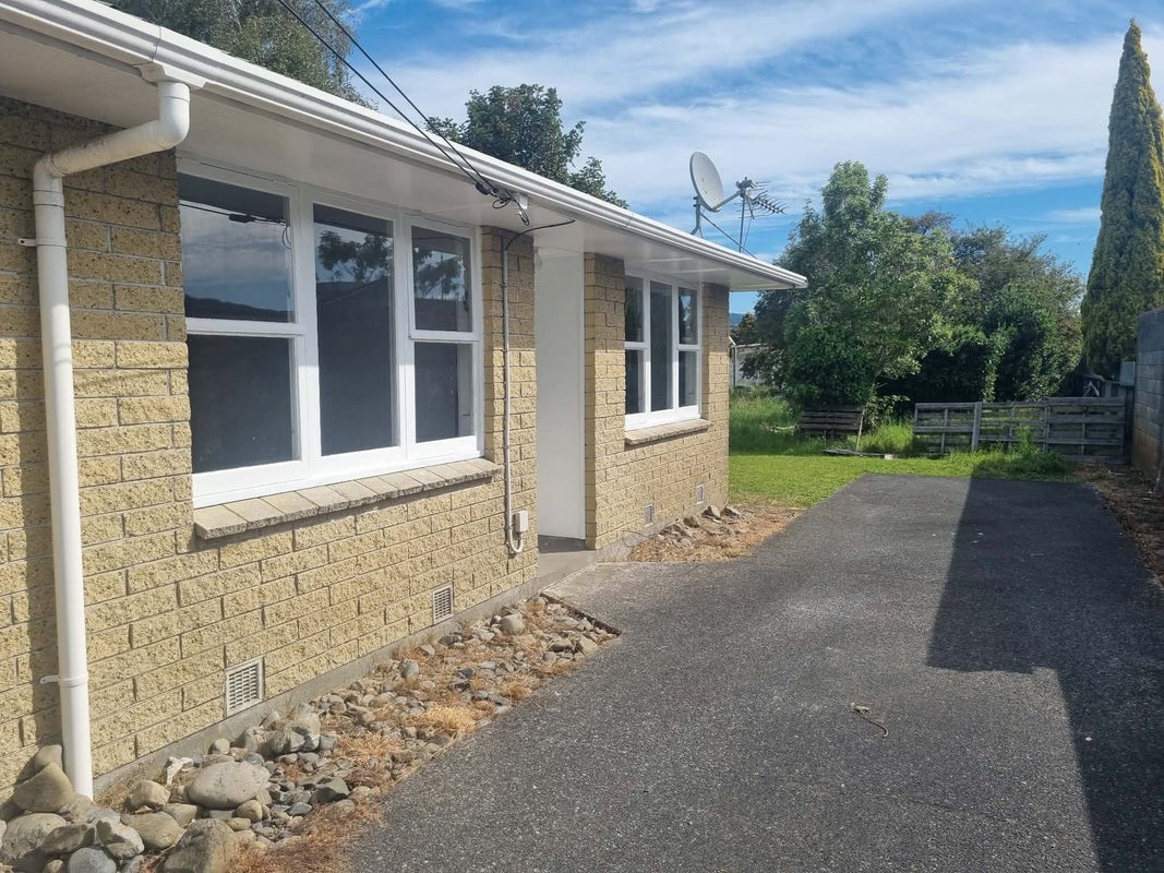 26 Liverpool Street, Trentham, Upper Hutt - Carousel 1