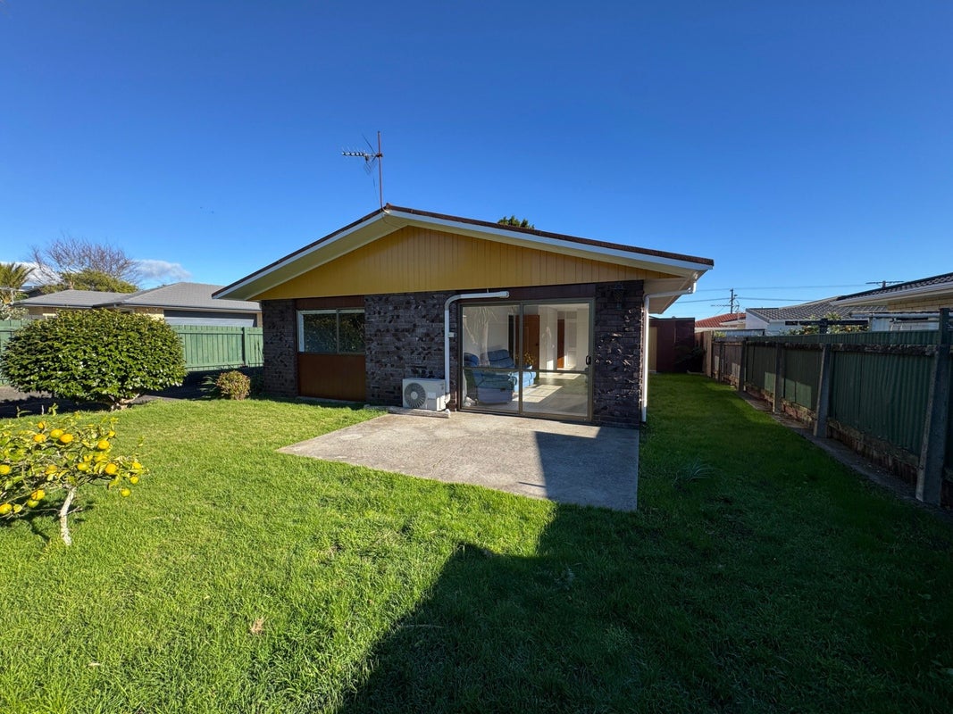 2/145 Tukapa Street, Westown, New Plymouth - Carousel 2
