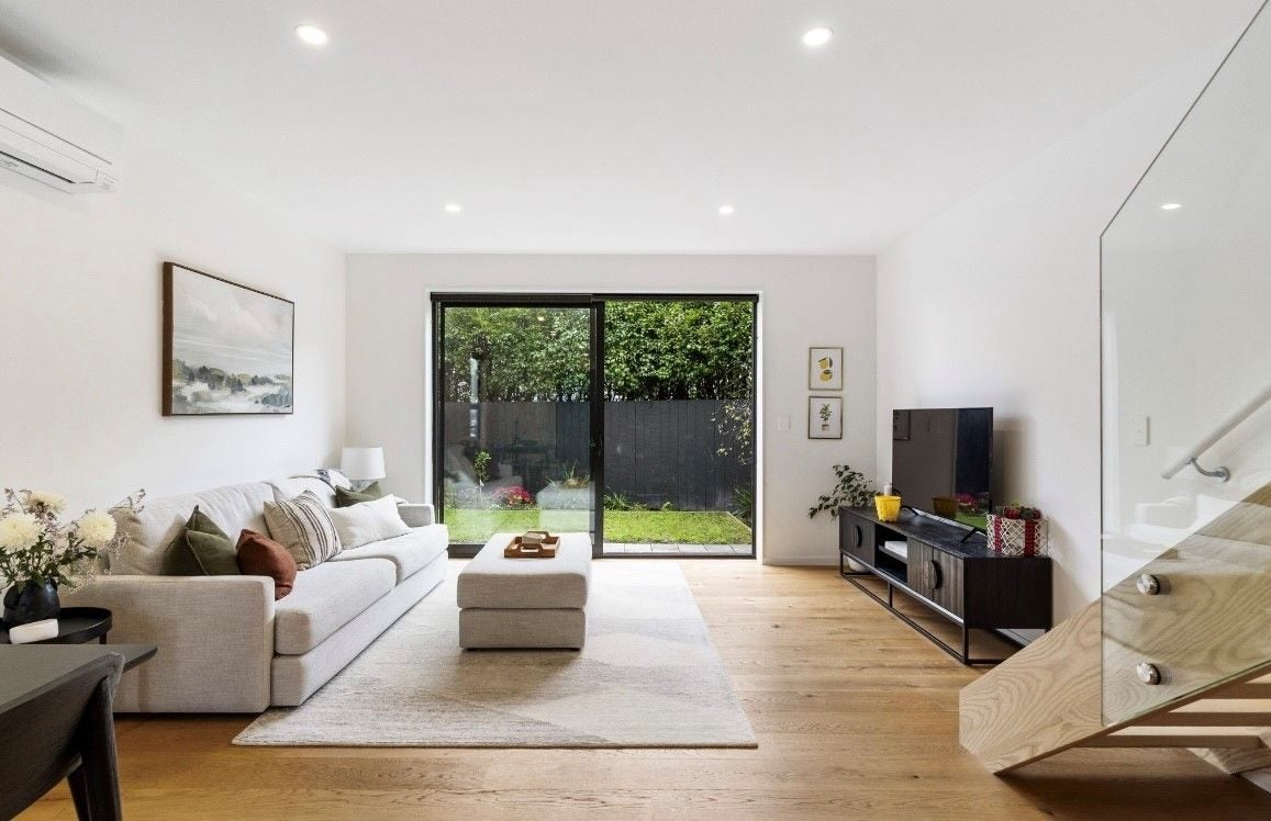 6/82 East Coast Road, Milford, Auckland - Carousel 1