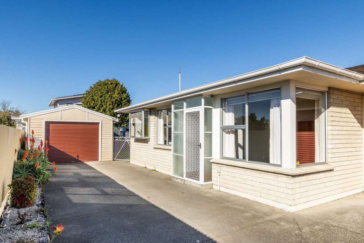 2/112 Stortford ST, Saint Leonards, Hastings - Carousel 1