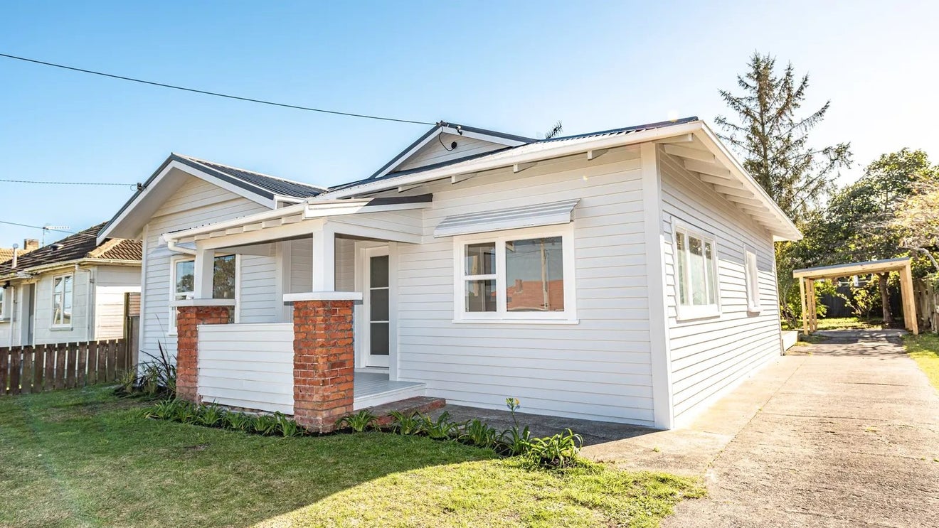 16 Duigan Street, Gonville, Whanganui - Carousel 1