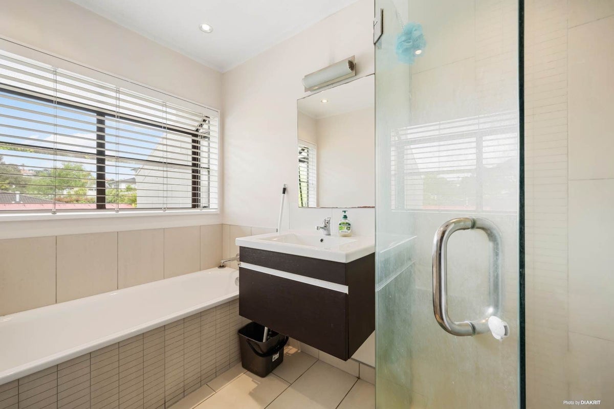 1/60 Richard Farrell Avenue, Remuera, Auckland - Carousel 24