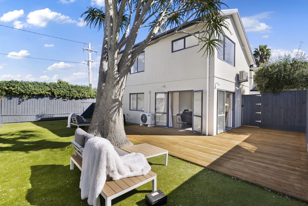 2/0 Athens Road, Onehunga, Auckland - Carousel 1