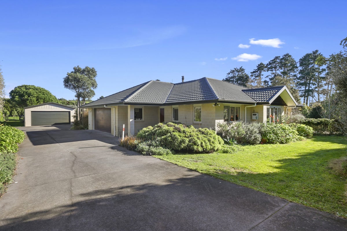 200 Cowling Road, Hurdon, New Plymouth - Carousel 1