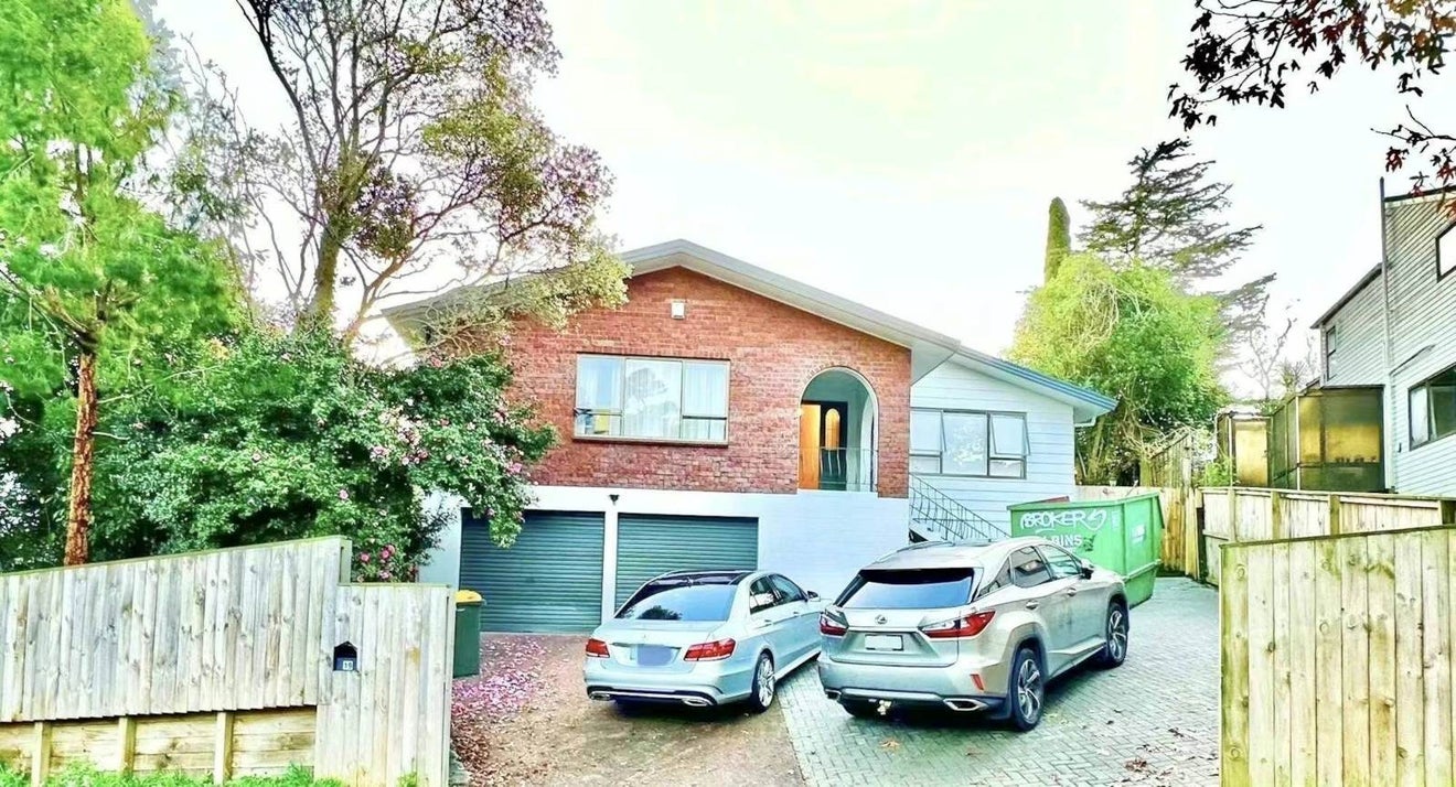 19 Holyoake Place, Chatswood, Auckland - Carousel 1