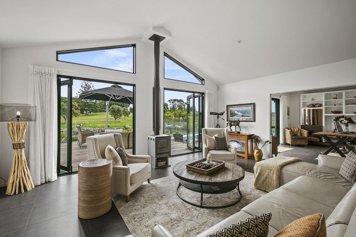 49B Links Drive, Waiwhakaiho, New Plymouth - Carousel 2