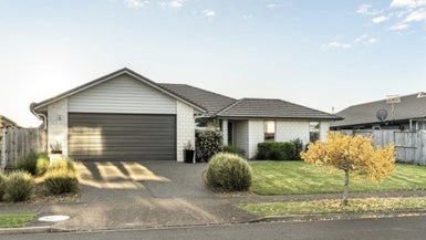 98 Penetaka Heights, Pyes Pa, Tauranga - Carousel 1