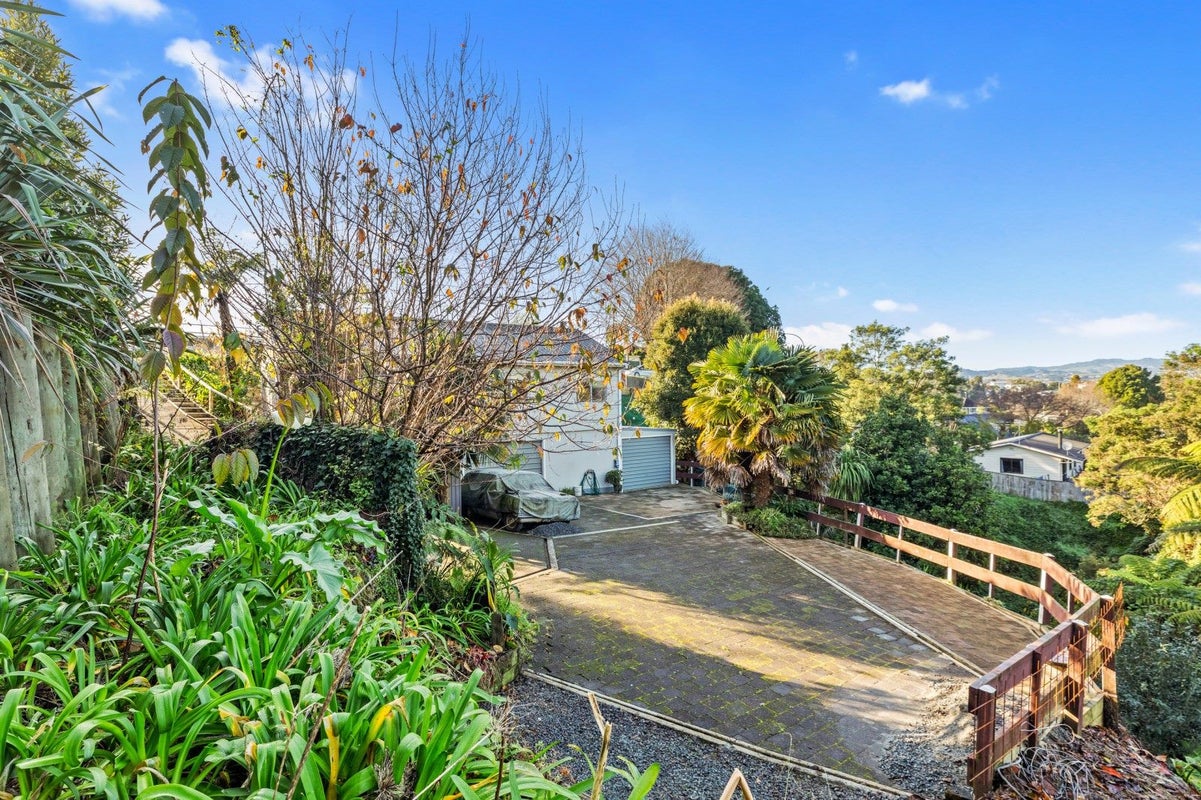 21 Courtney Road, Gate Pa, Tauranga - Carousel 2