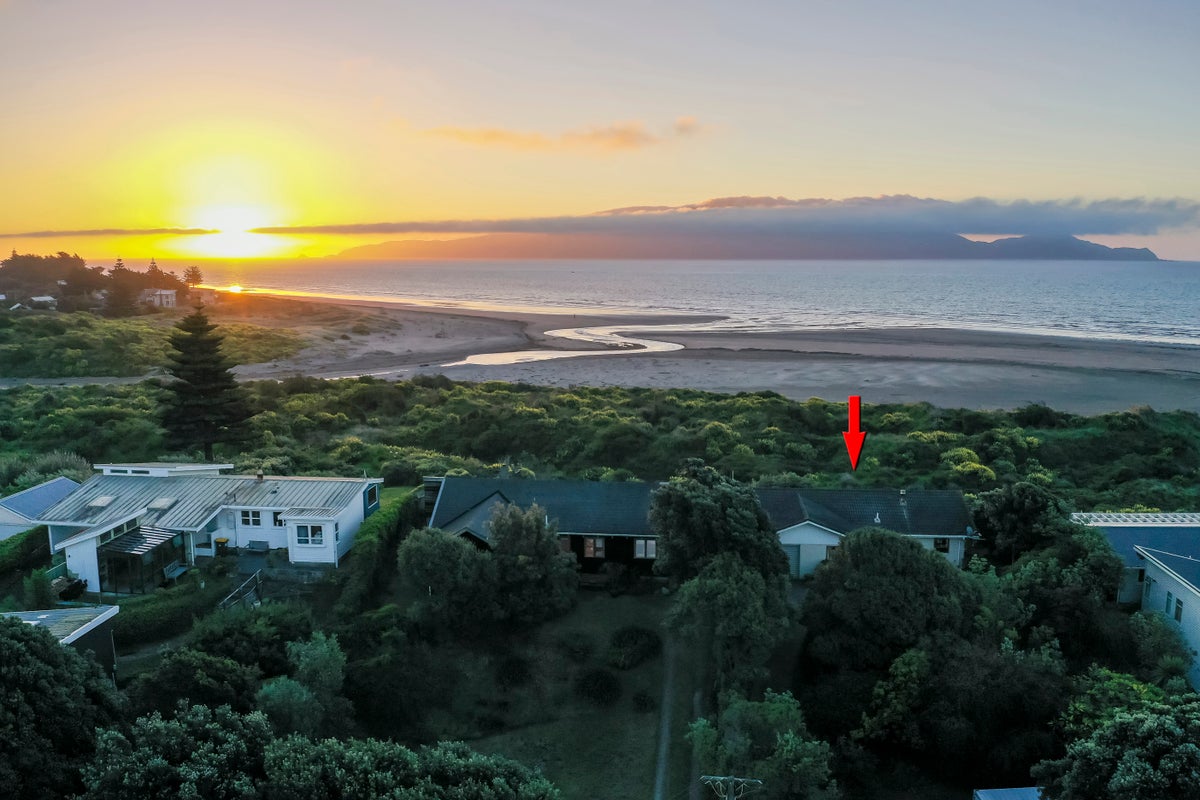 43 Field Way, Waikanae Beach, Waikanae - Carousel 1