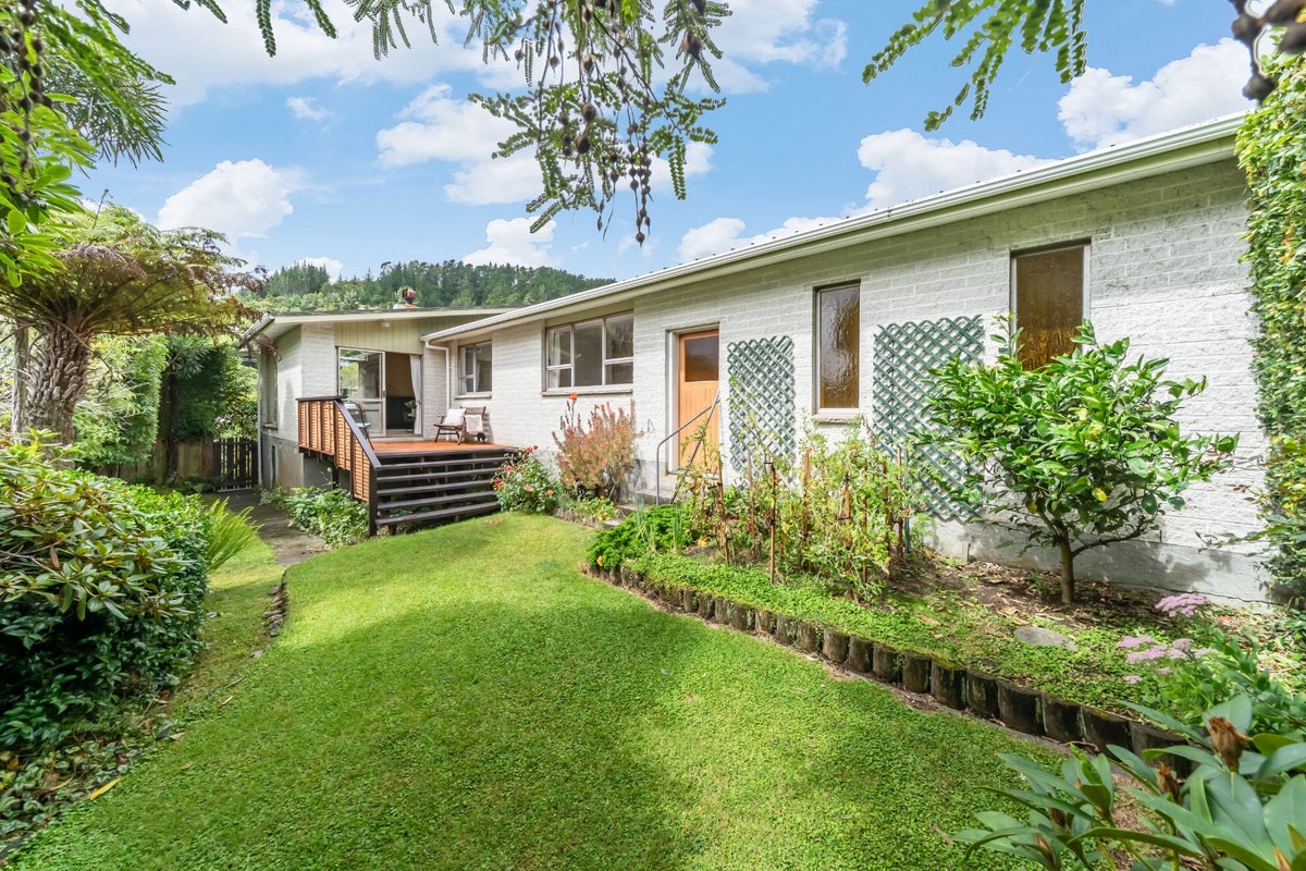 14A Forest Road, Pinehaven, Upper Hutt - Carousel 1
