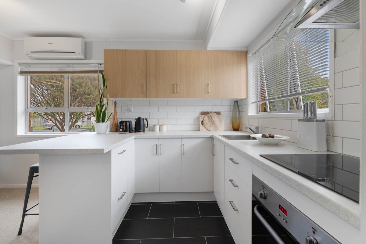 1/16 King Edward Avenue, Papakura, Papakura, Auckland - Carousel 2