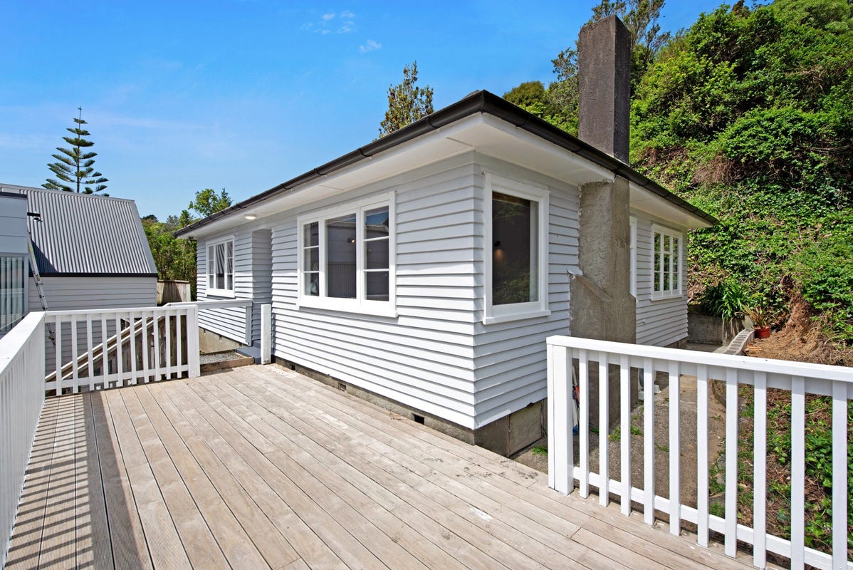 90 Newlands Road, Newlands, Wellington - Carousel 1